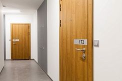 Противопожарные двери EIS60 с декоративной отделкой панелями МДФ